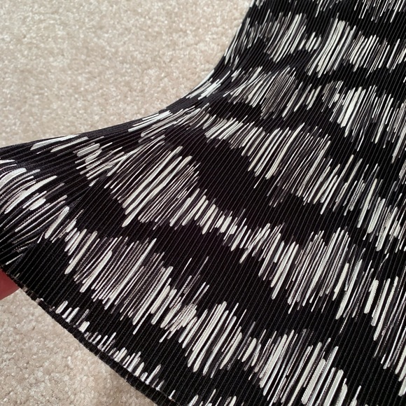 Folded/Ruched Tank Top - Picture 3 of 4